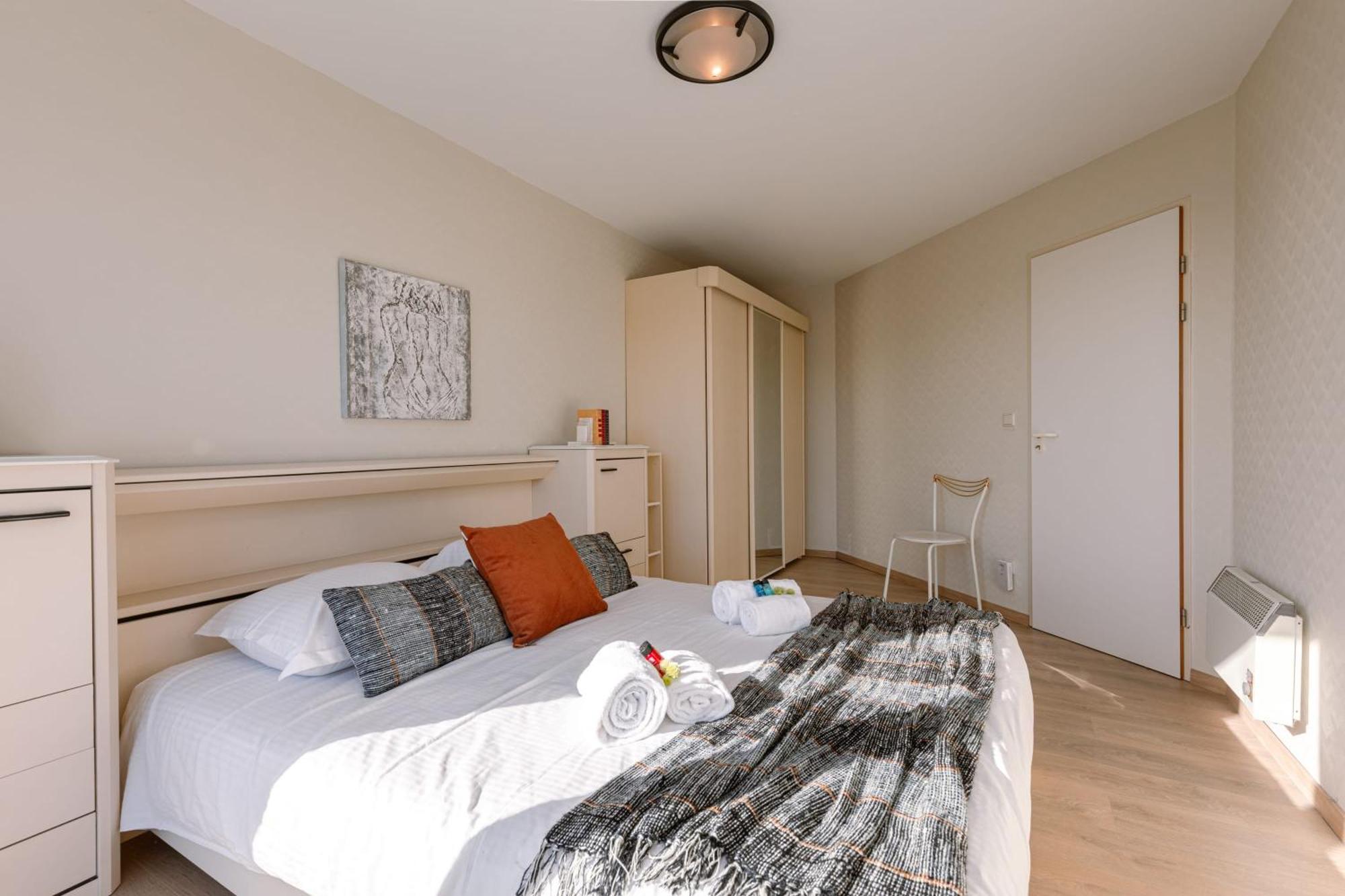 Huswell - Spacious & Modern Sea View Apartment With Garage オステンド エクステリア 写真