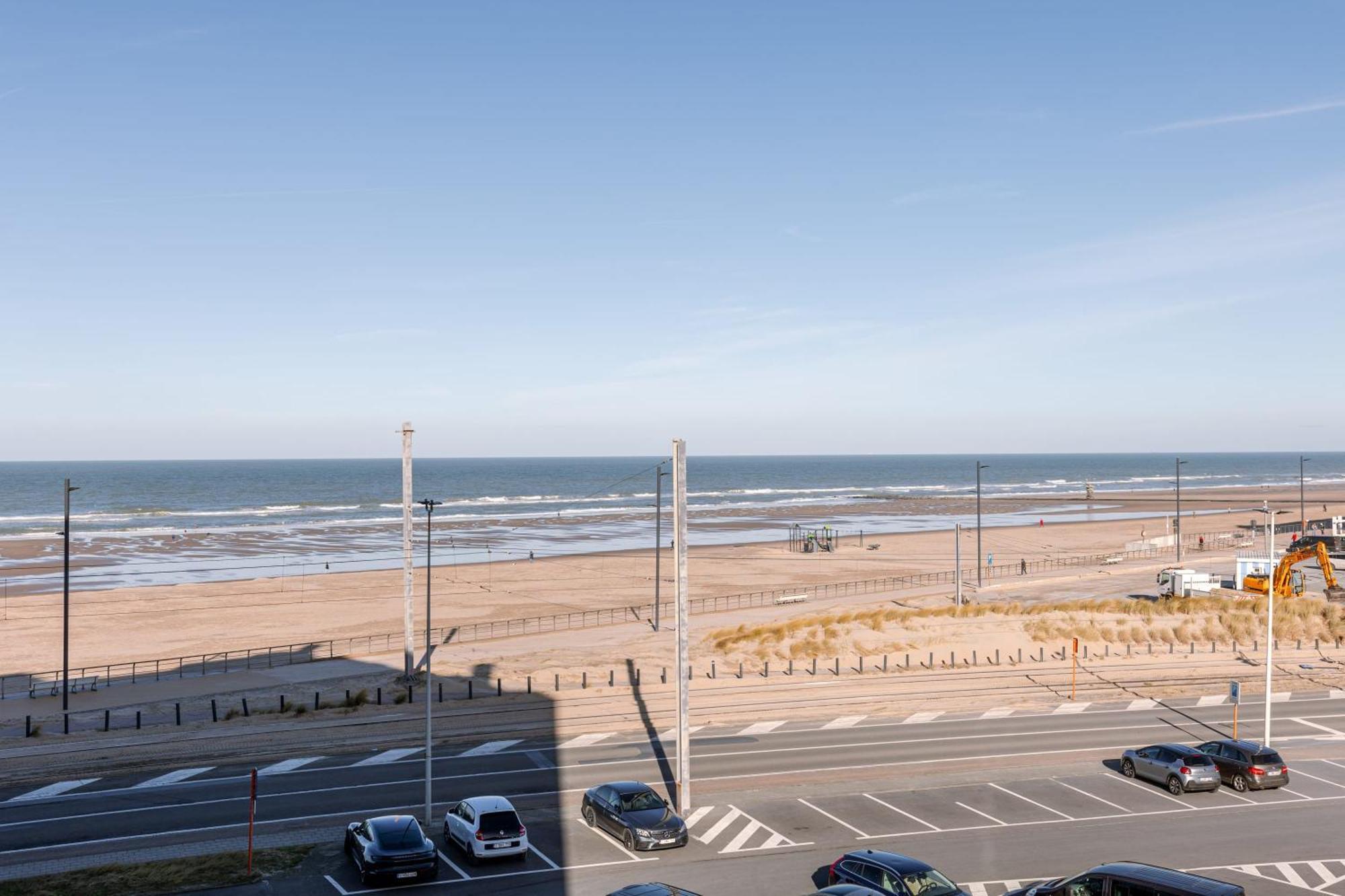 Huswell - Spacious & Modern Sea View Apartment With Garage オステンド エクステリア 写真